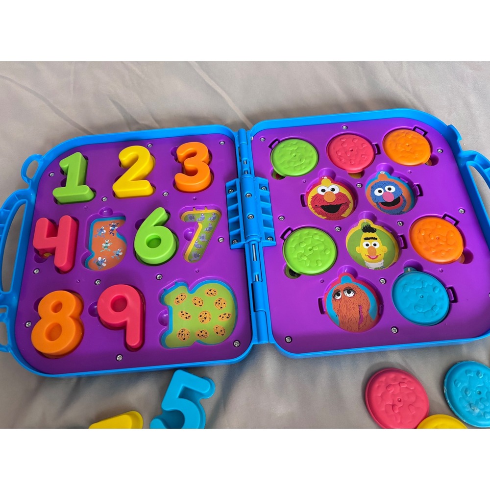 Sesame Street Cookie Monster Find & Learn Numbers Suitcase Toy Blue Case Kids - Picture 3 of 3